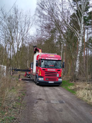Rückwärts in die enge Zufahrtstrasse