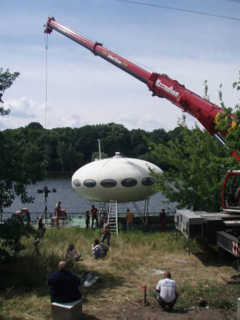 LEX Autokran hebt UFO