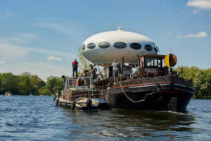 UFO auf dem Wasser