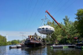 Autokran im Einsatz: LEX lässt selbst Ufos sicher landen!